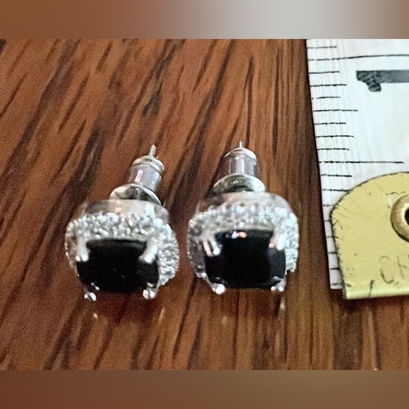 925 plated simulated stone stud earrings - Picture 1 of 4